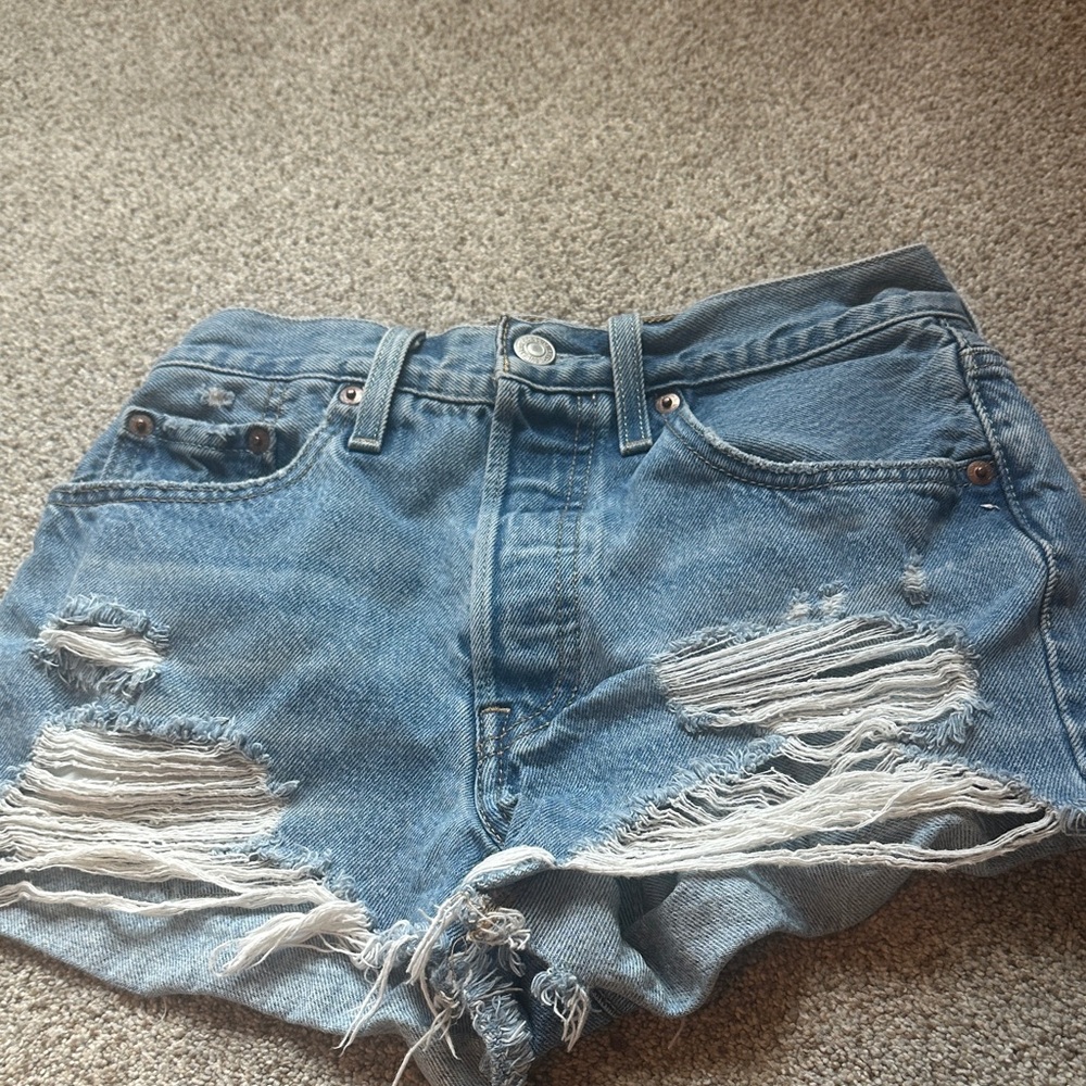 Levi Jean Shorts W24